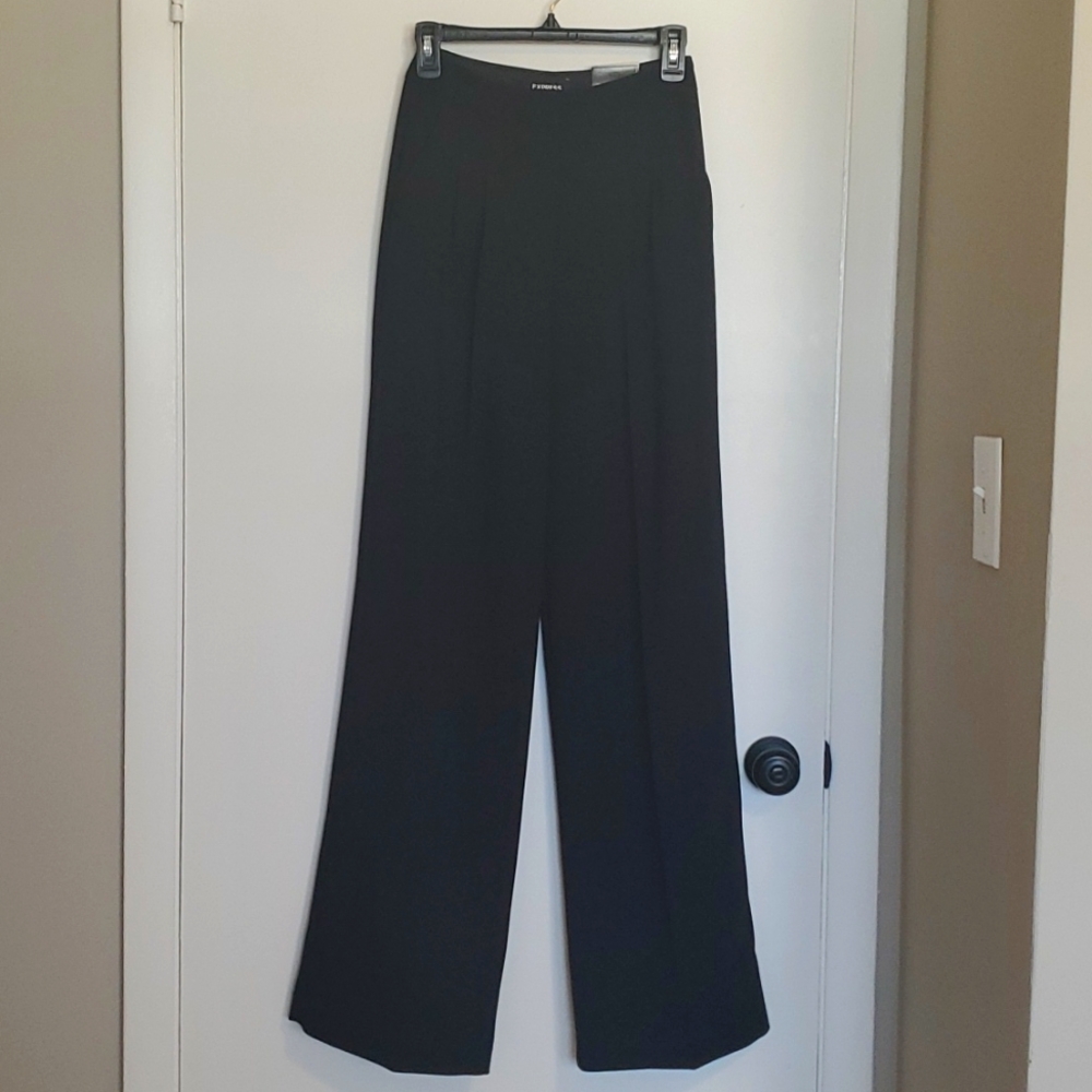 Women's Express Wide Leg Pleated Trouser